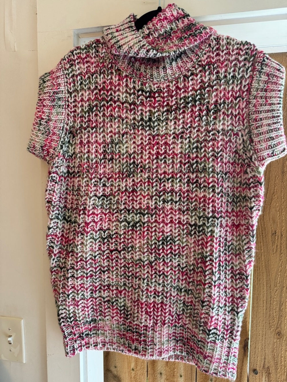 Sleeveless Turtleneck Knit Top in Pink, Gray & White